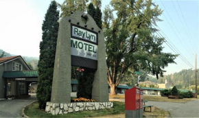 Отель Ray Lyn Motel, Трейл